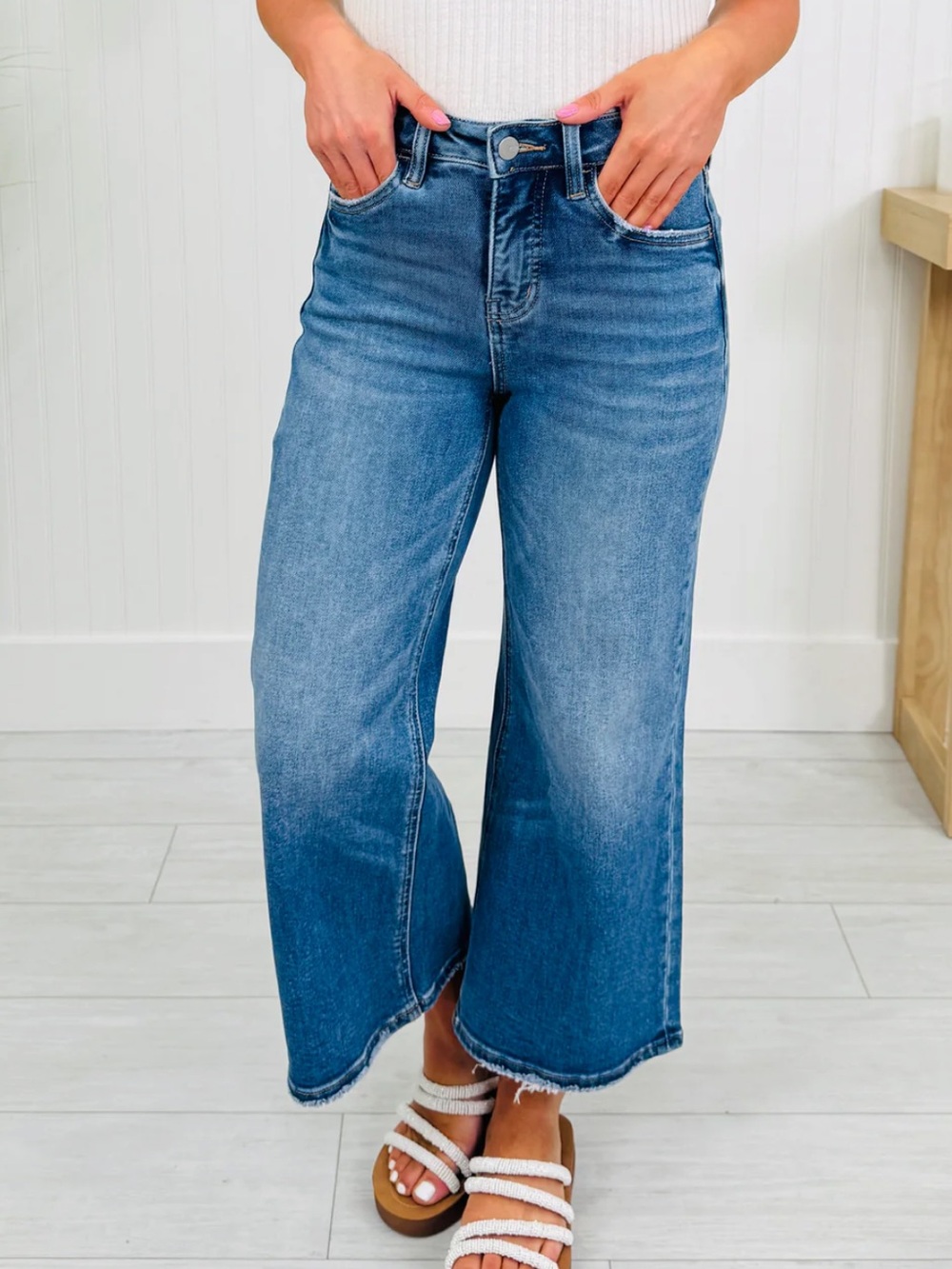 Judy Blue High Rise Wide Leg Crop Jeans Size 11/30 Medium Wash Stretch Raw Hem